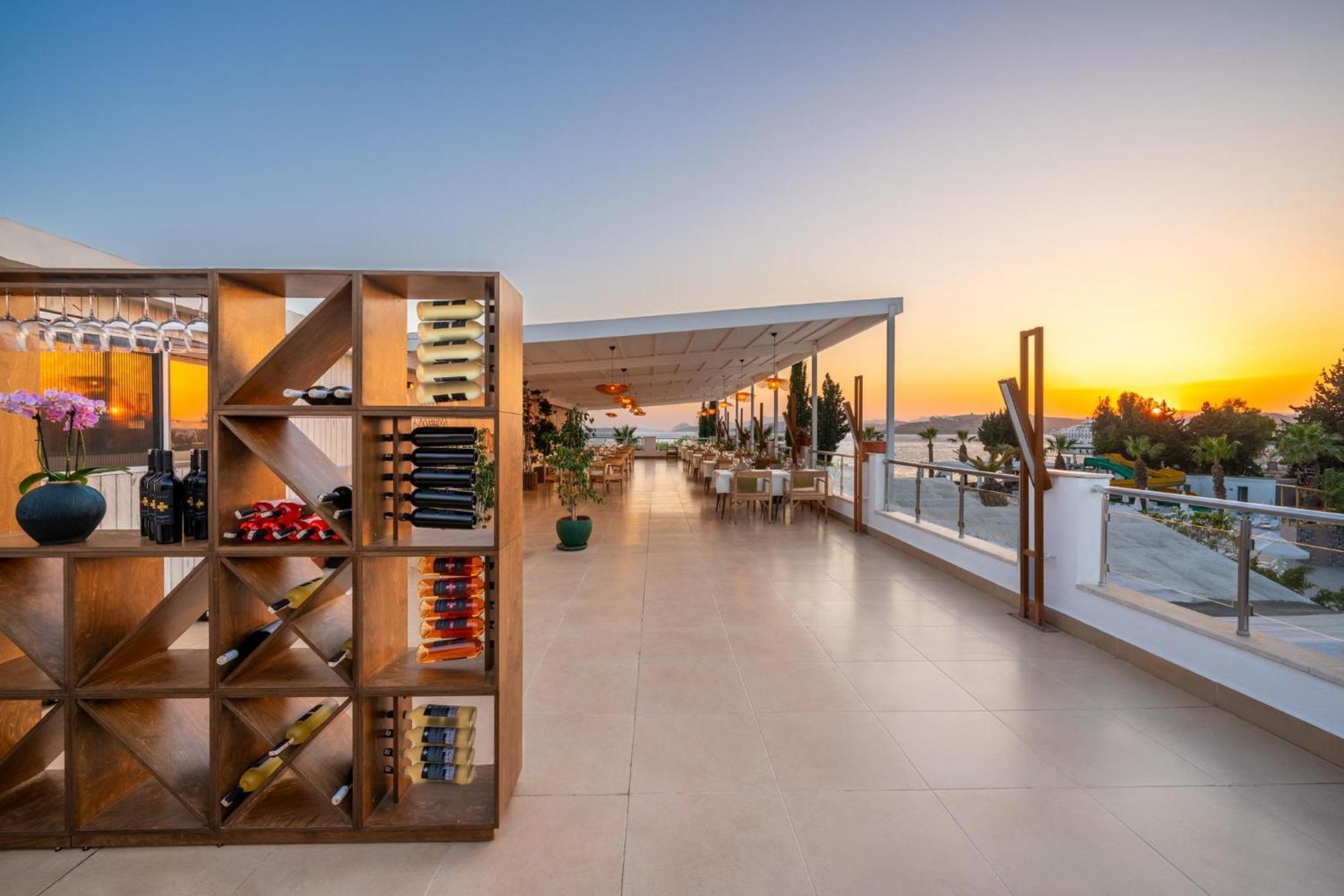 Labranda Tmt בודרום מראה חיצוני תמונה The rooftop bar at the hotel