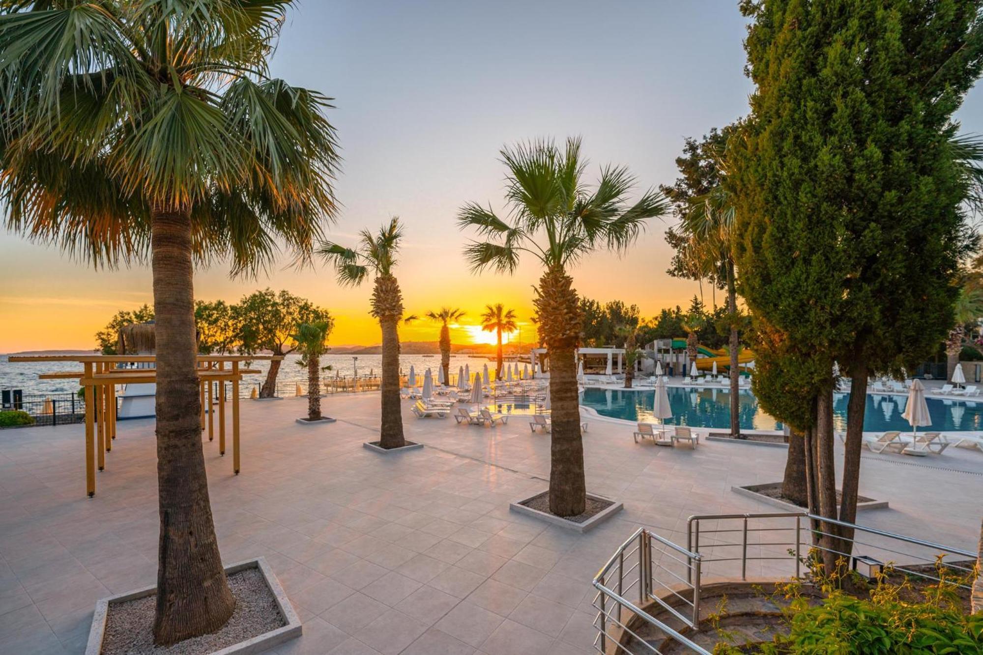 Labranda Tmt בודרום מראה חיצוני תמונה Sunset at the beach of the hotel