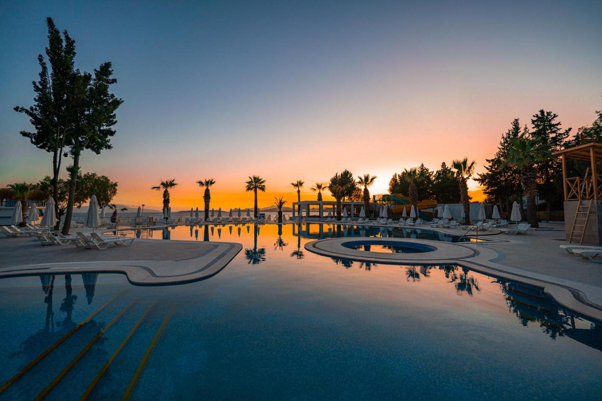 Labranda Tmt בודרום מראה חיצוני תמונה Sunset at the pool