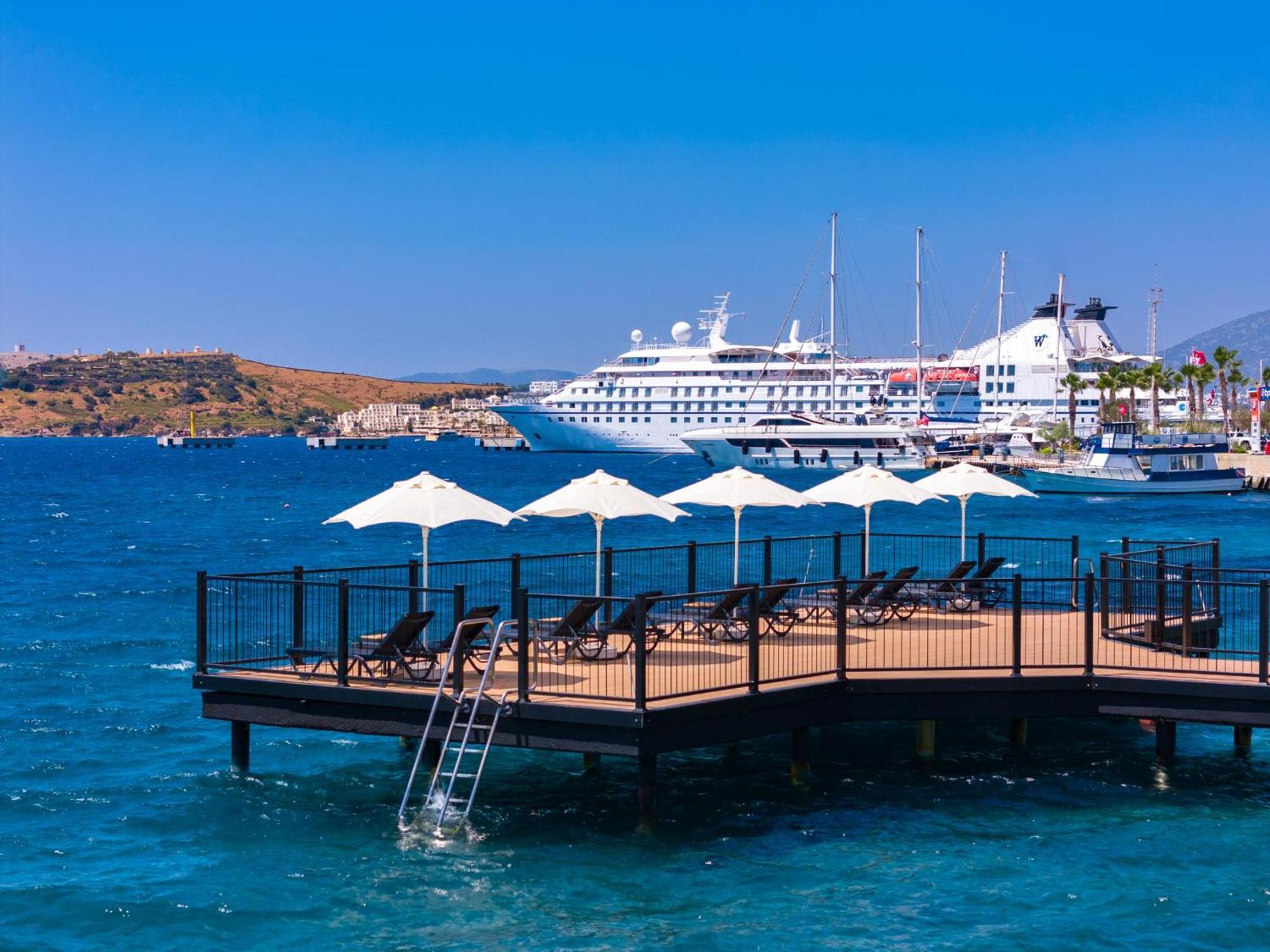 Labranda Tmt בודרום מראה חיצוני תמונה Cruise ship at the port of Kos